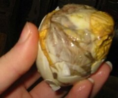 Балют - вареное утиное яйцо с уже сформировавшимся зародышем