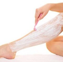 Со скольки лет можно брить ноги?