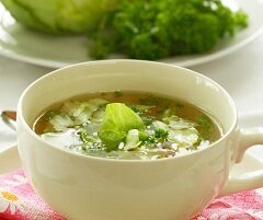 Основана диета Синди Кроуфорд на ежедневном употреблении низкокалорийного капустного супа