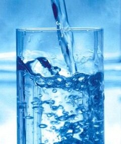 На протяжении всей диеты космонавтов необходимо ежедневно в достаточно большом количестве выпивать не газированную воду 