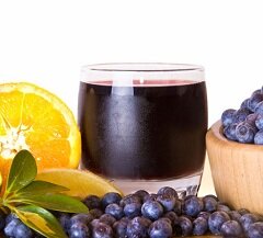 Сок ягоды голубики во всем мире признан едва ли не самым ценным по содержанию витаминов и антиоксидантным свойствам