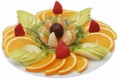 В обед из фруктов, согласно диете минус 60, разрешены цитрусовые, яблоки, киви, сливы, ананас, чернослив, арбуз