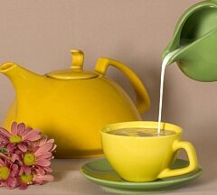 Диета на зеленом чае с молоком основана на мочегонном эффекте напитка