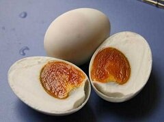 Калорийность гусиного яйца - 185 ккал на 100 г
