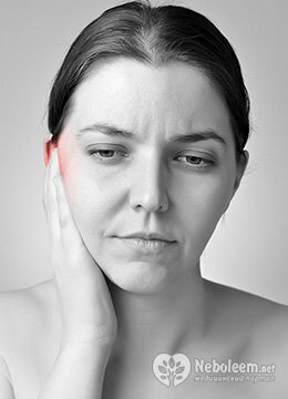 Болит ухо и температура - симптомы отита